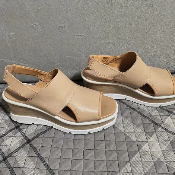 Sorel Women's Cream Slingback Sandals - Picture 2 of 4